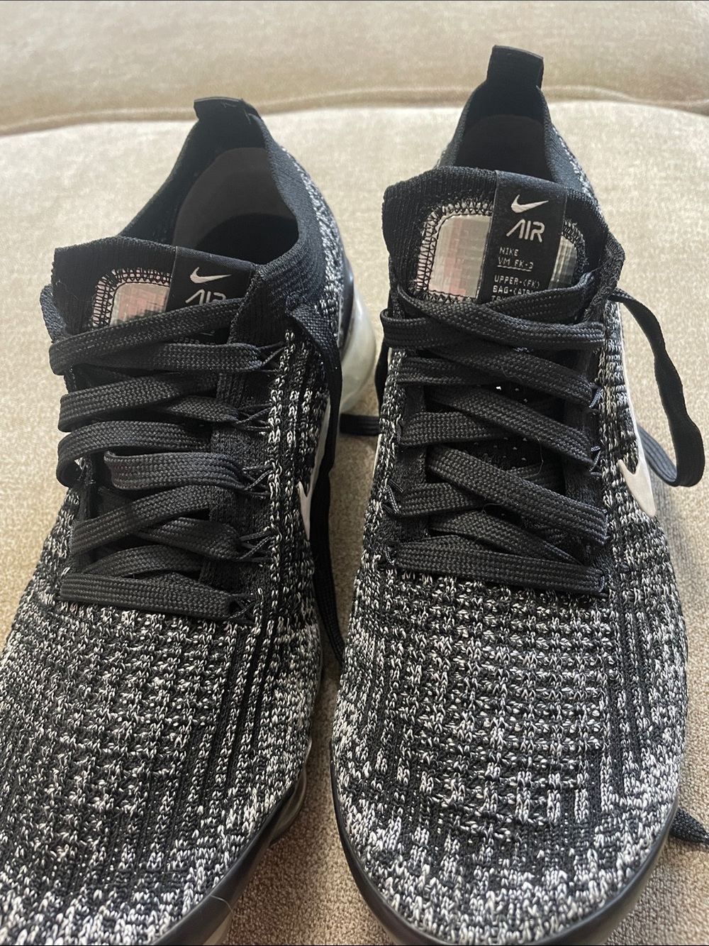 Women’s Oreo (White/Black) Nike VaporMax Flyknit 3s - Picture 4 of 6